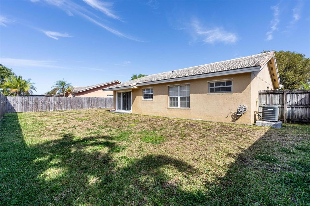 Recently Sold: $640,000 (3 beds, 2 baths, 1581 Square Feet)