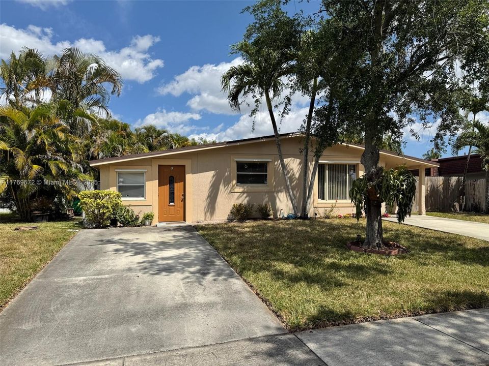 最近售出: $474,900 (0 贝兹, 0 浴室, 804 平方英尺)