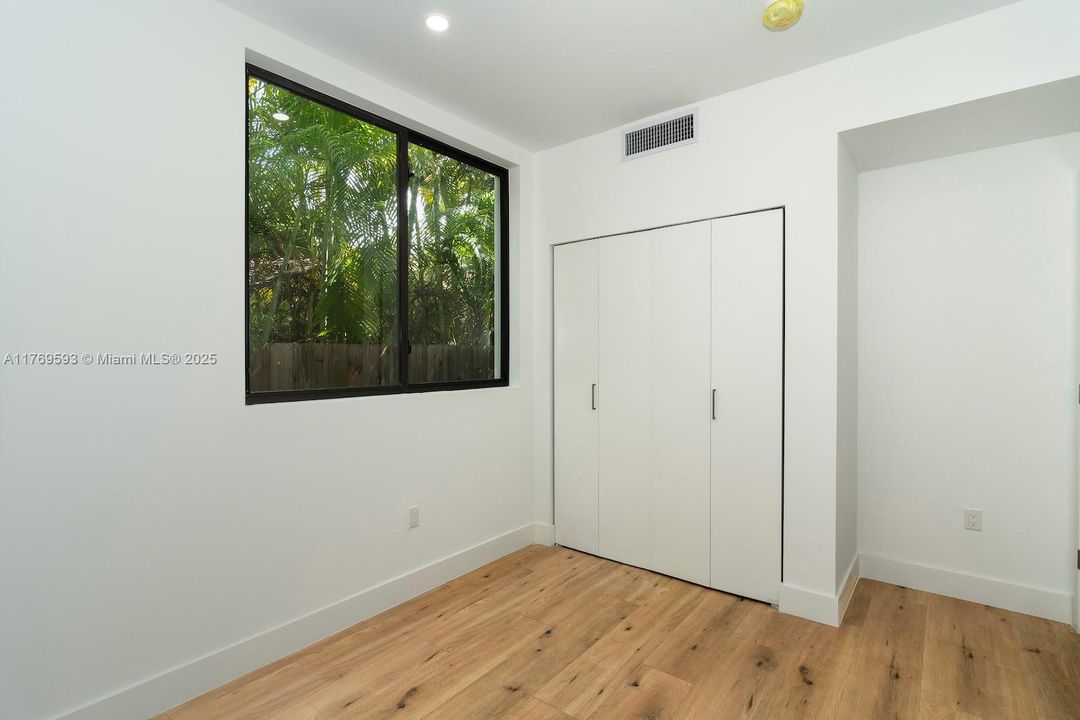 Recently Sold: $1,950,000 (3 beds, 2 baths, 3074 Square Feet)