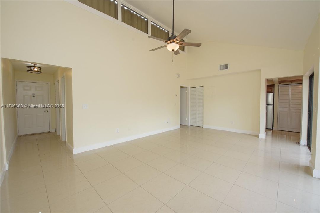 Recently Sold: $324,900 (2 beds, 1 baths, 1060 Square Feet)