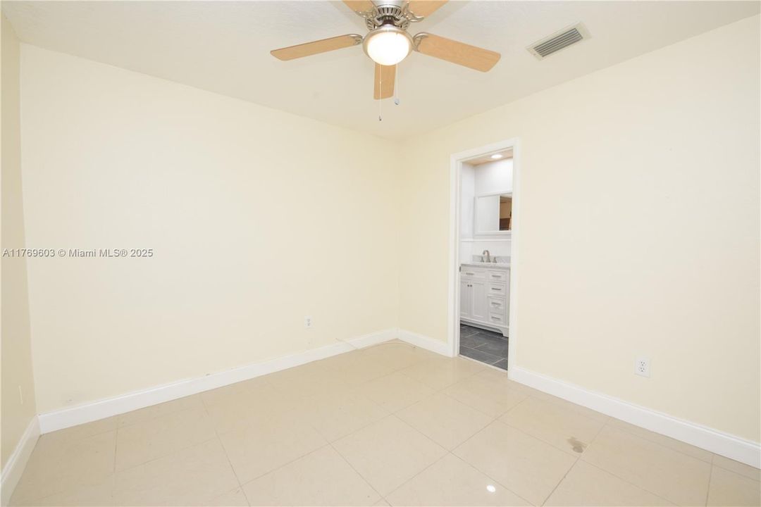 Recently Sold: $324,900 (2 beds, 1 baths, 1060 Square Feet)