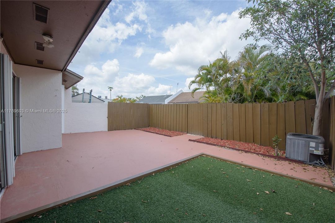 Recently Sold: $324,900 (2 beds, 1 baths, 1060 Square Feet)