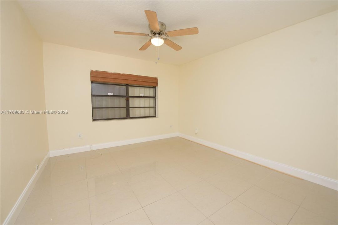 Recently Sold: $324,900 (2 beds, 1 baths, 1060 Square Feet)