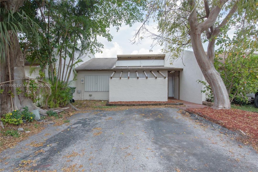 Recently Sold: $324,900 (2 beds, 1 baths, 1060 Square Feet)