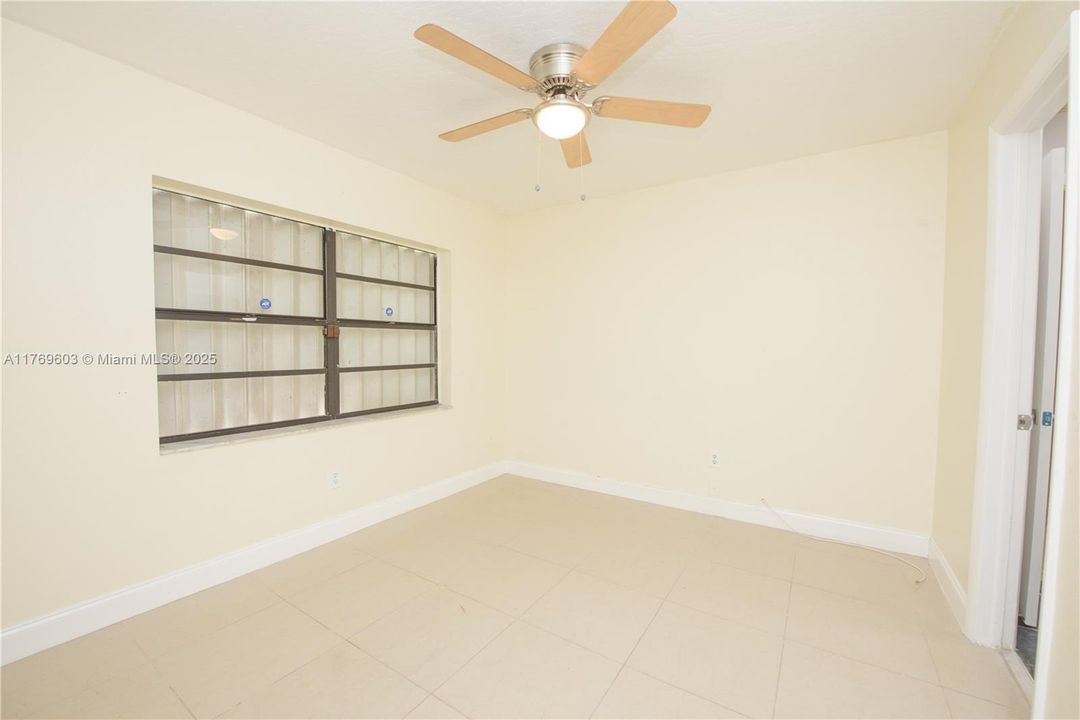 Recently Sold: $324,900 (2 beds, 1 baths, 1060 Square Feet)