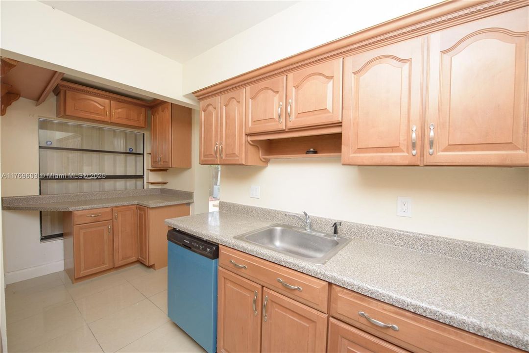 Recently Sold: $324,900 (2 beds, 1 baths, 1060 Square Feet)