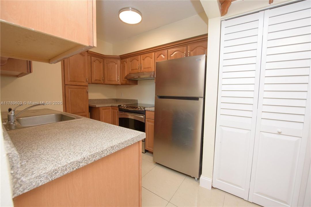 Recently Sold: $324,900 (2 beds, 1 baths, 1060 Square Feet)