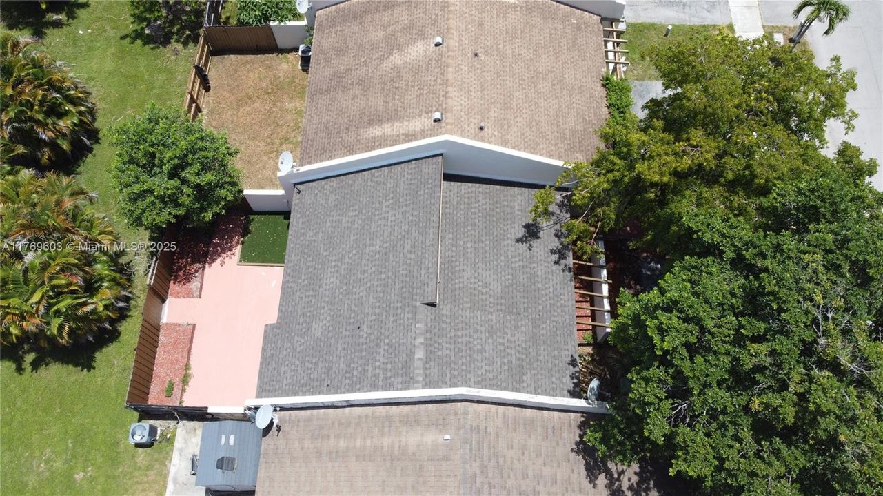 Recently Sold: $324,900 (2 beds, 1 baths, 1060 Square Feet)