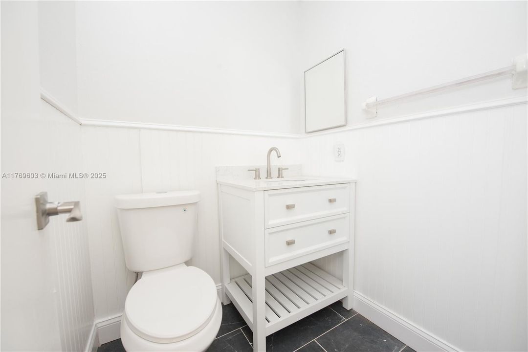 Recently Sold: $324,900 (2 beds, 1 baths, 1060 Square Feet)