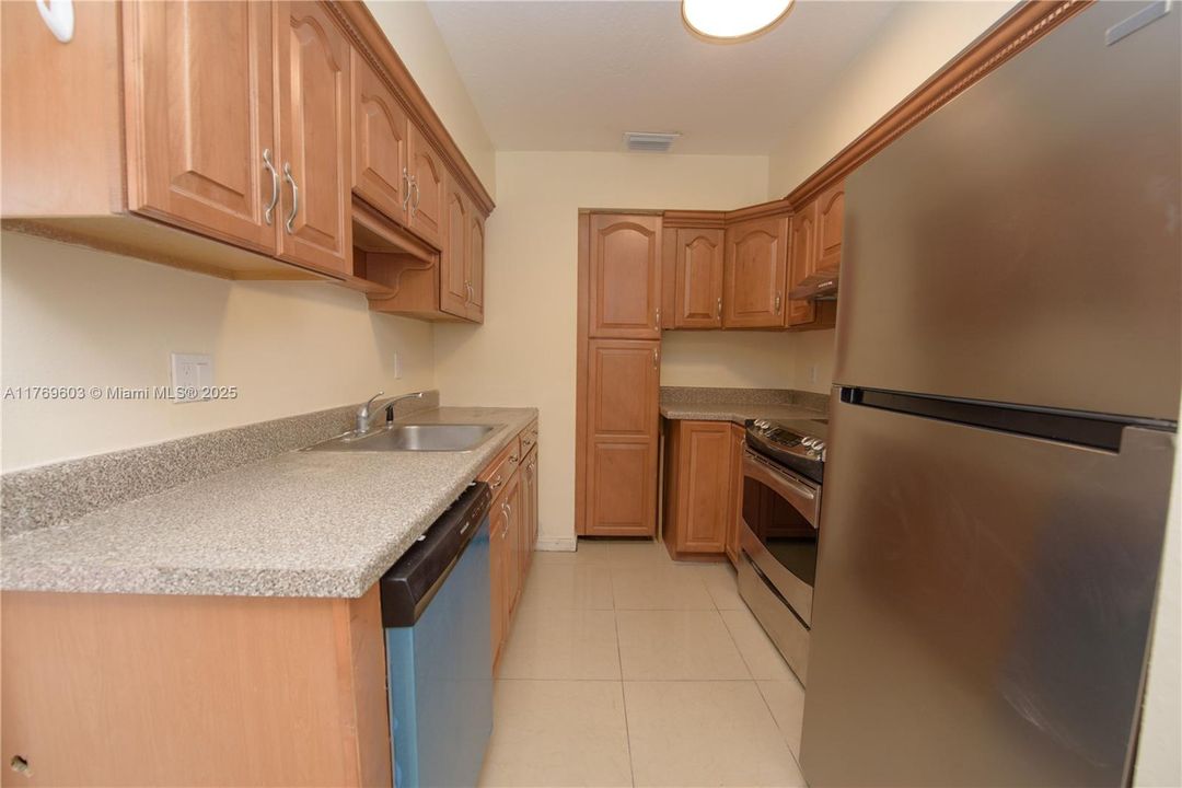 Recently Sold: $324,900 (2 beds, 1 baths, 1060 Square Feet)