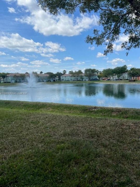 For Rent: $2,200 (3 beds, 3 baths, 1423 Square Feet)