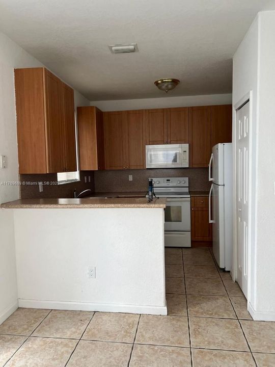 For Rent: $2,200 (3 beds, 3 baths, 1423 Square Feet)