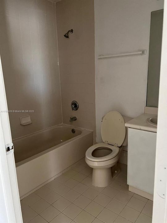 For Rent: $2,200 (3 beds, 3 baths, 1423 Square Feet)