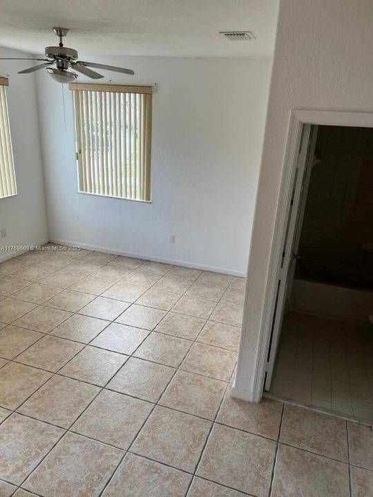 For Rent: $2,200 (3 beds, 3 baths, 1423 Square Feet)