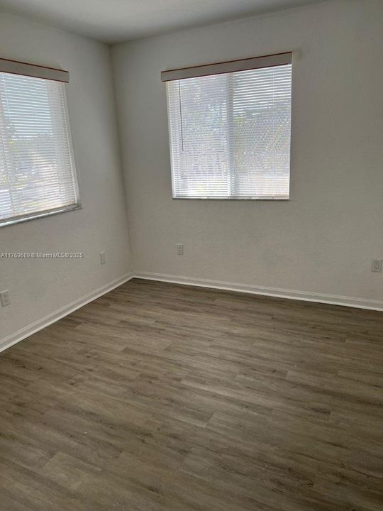 For Rent: $2,200 (3 beds, 3 baths, 1423 Square Feet)