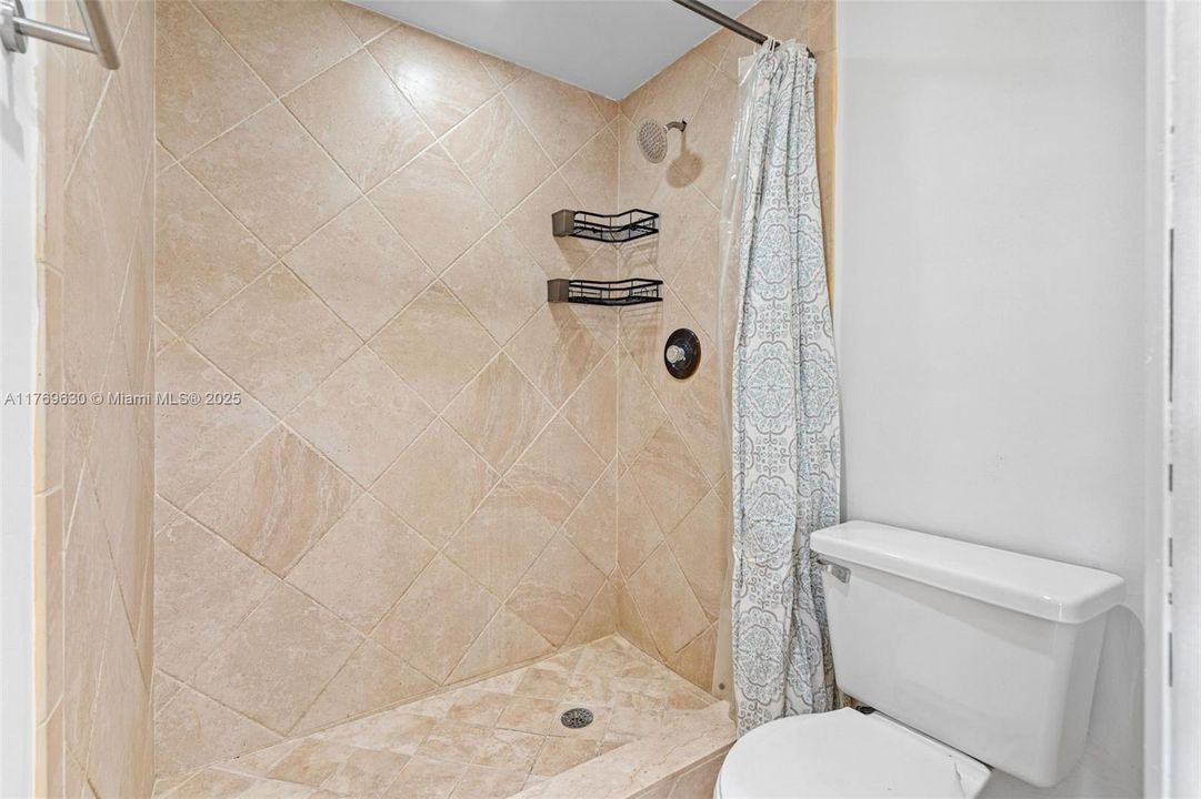 En Venta: $223,000 (2 camas, 2 baños, 835 Pies cuadrados)