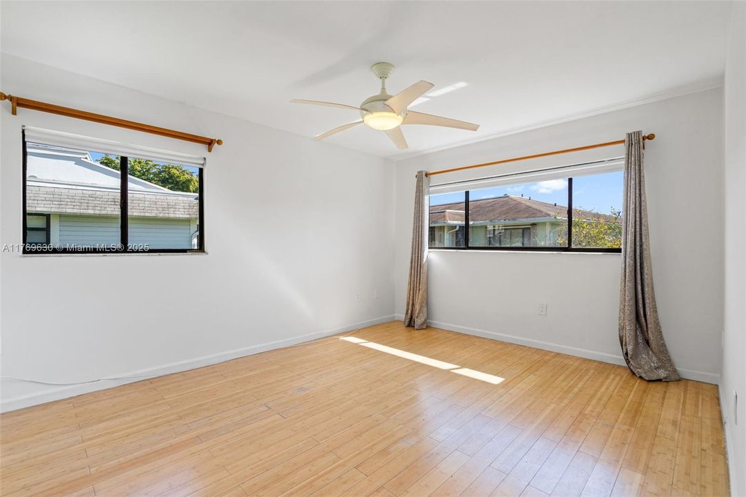 En Venta: $223,000 (2 camas, 2 baños, 835 Pies cuadrados)