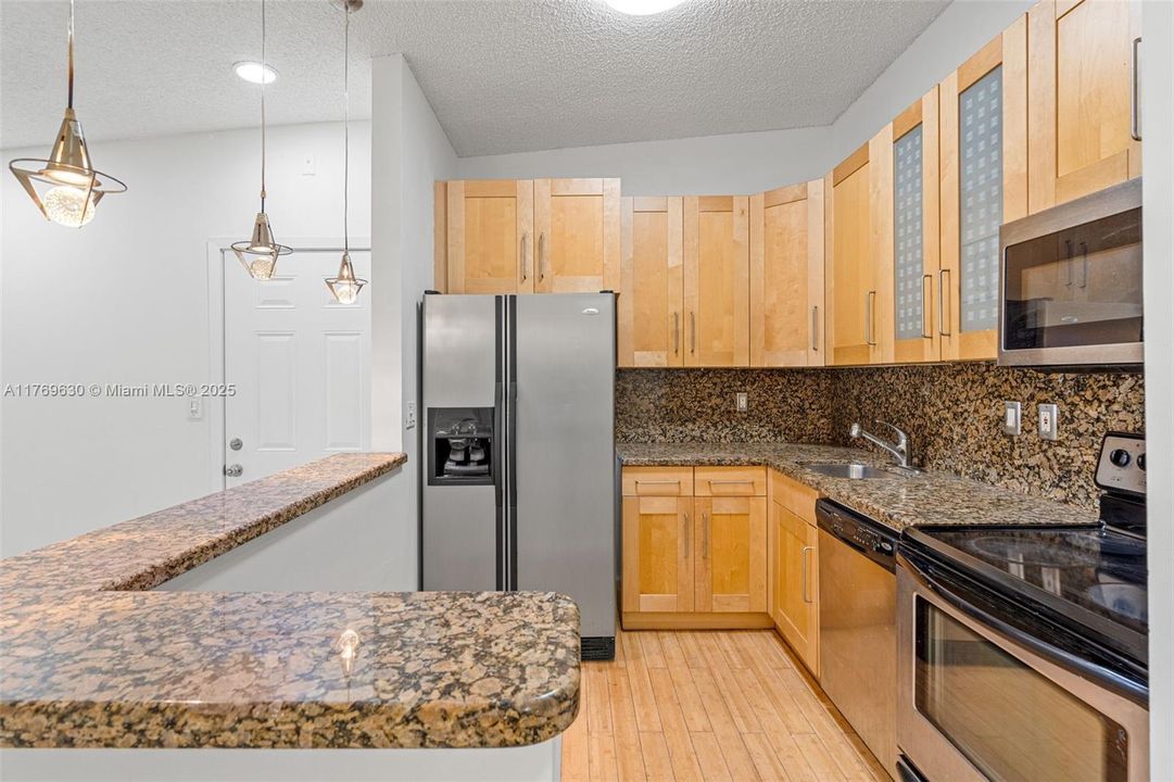 En Venta: $223,000 (2 camas, 2 baños, 835 Pies cuadrados)