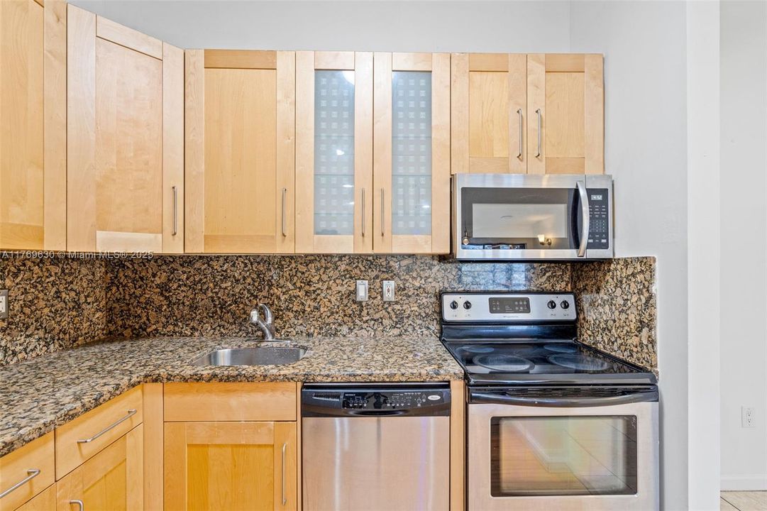 En Venta: $223,000 (2 camas, 2 baños, 835 Pies cuadrados)