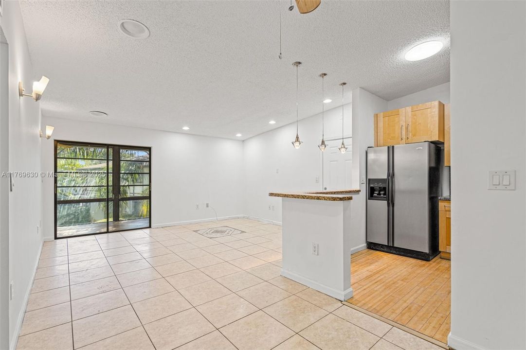 En Venta: $223,000 (2 camas, 2 baños, 835 Pies cuadrados)