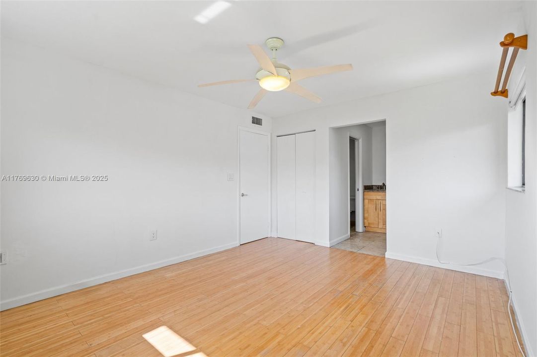 En Venta: $223,000 (2 camas, 2 baños, 835 Pies cuadrados)