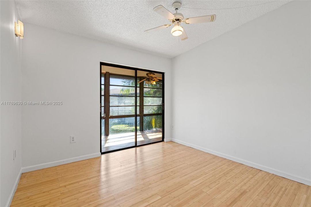 En Venta: $223,000 (2 camas, 2 baños, 835 Pies cuadrados)