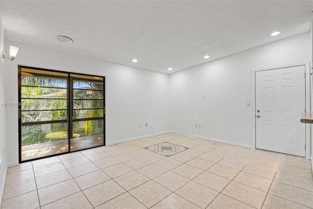 En Venta: $223,000 (2 camas, 2 baños, 835 Pies cuadrados)