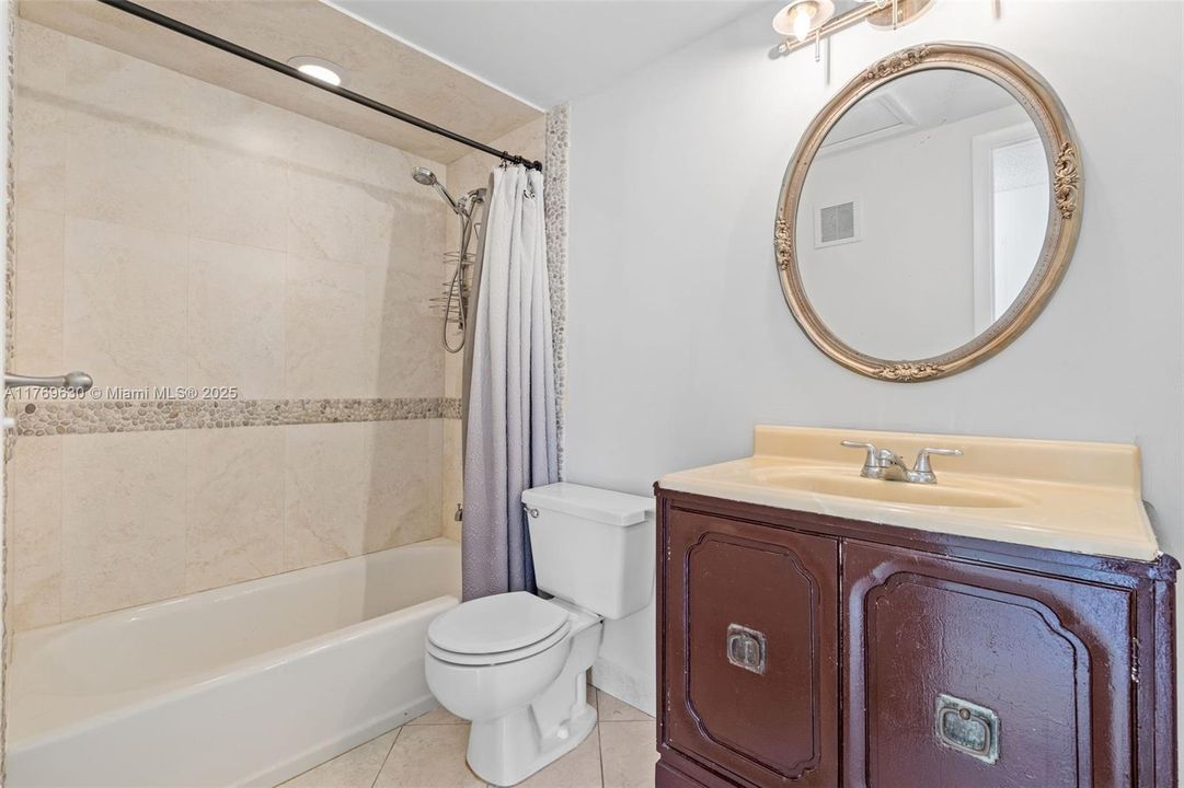 En Venta: $223,000 (2 camas, 2 baños, 835 Pies cuadrados)