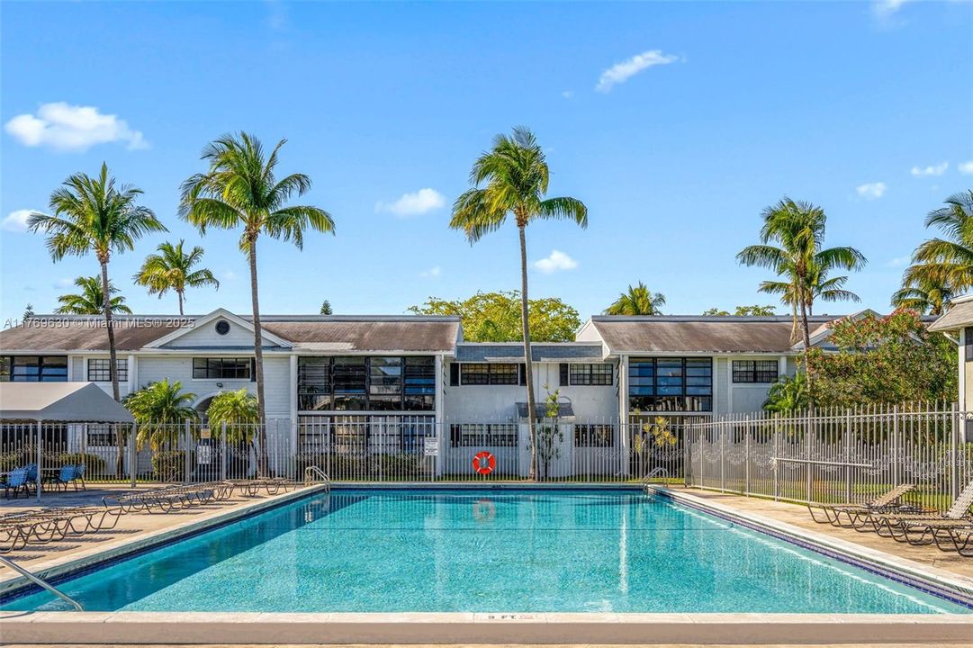 En Venta: $223,000 (2 camas, 2 baños, 835 Pies cuadrados)