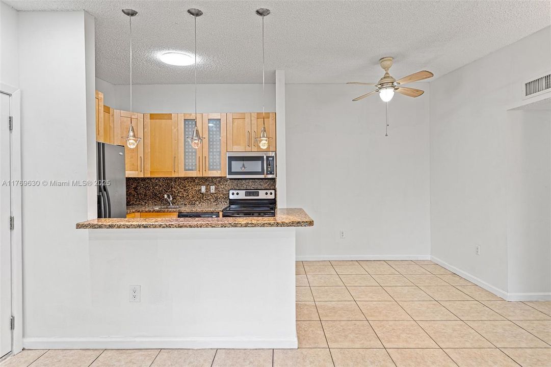 En Venta: $223,000 (2 camas, 2 baños, 835 Pies cuadrados)