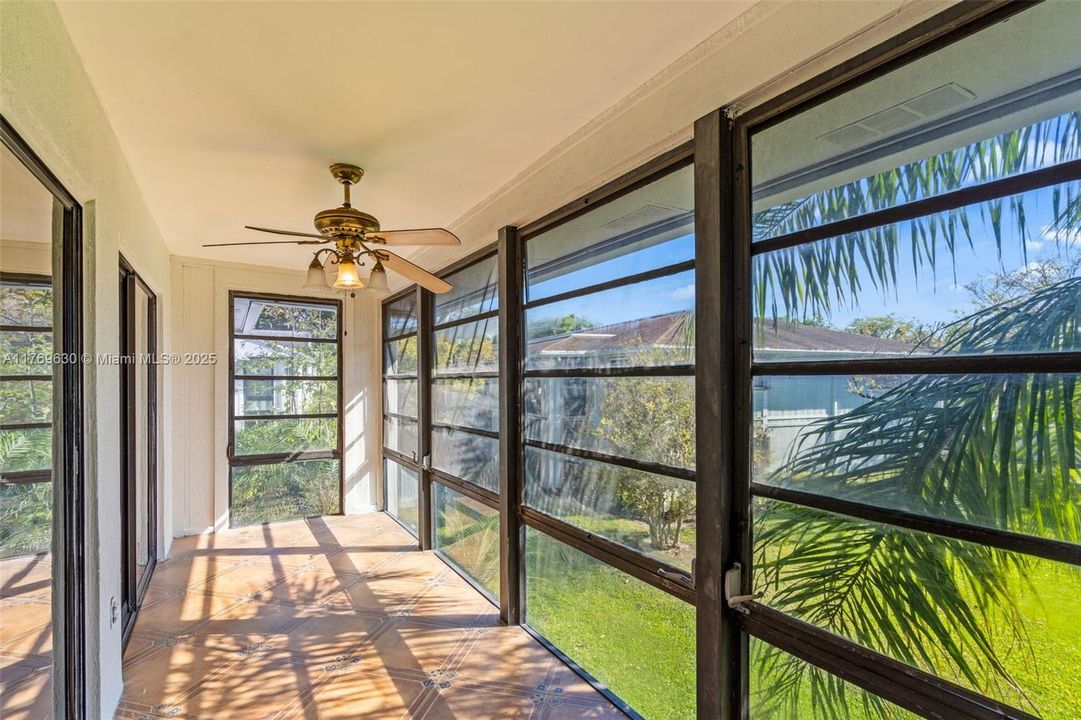 En Venta: $223,000 (2 camas, 2 baños, 835 Pies cuadrados)