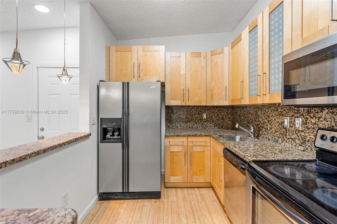 En Venta: $223,000 (2 camas, 2 baños, 835 Pies cuadrados)