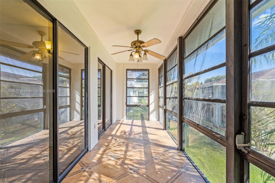 En Venta: $223,000 (2 camas, 2 baños, 835 Pies cuadrados)