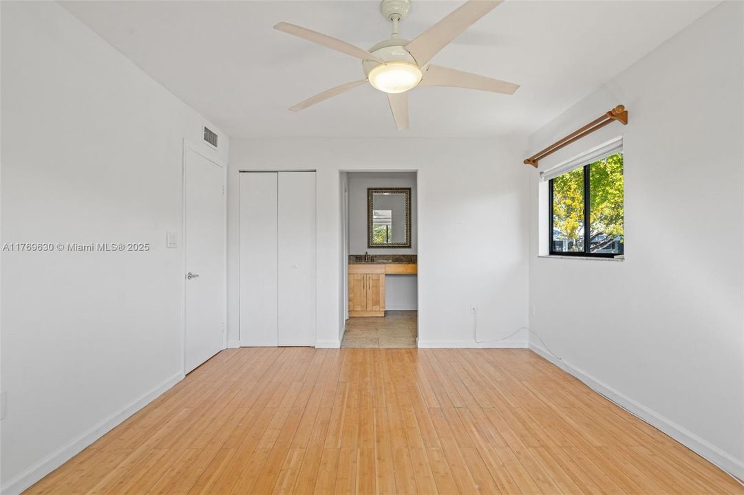 En Venta: $223,000 (2 camas, 2 baños, 835 Pies cuadrados)