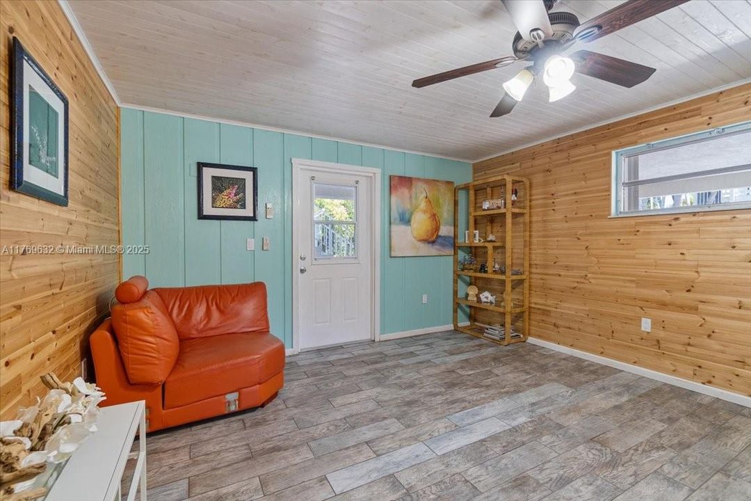 For Sale: $1,099,000 (3 beds, 3 baths, 1344 Square Feet)