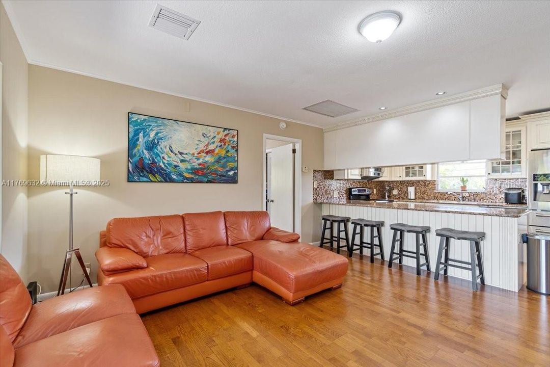 For Sale: $1,099,000 (3 beds, 3 baths, 1344 Square Feet)