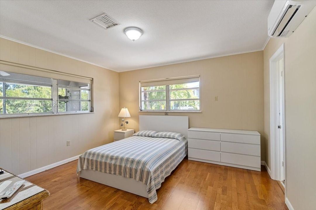 For Sale: $1,099,000 (3 beds, 3 baths, 1344 Square Feet)