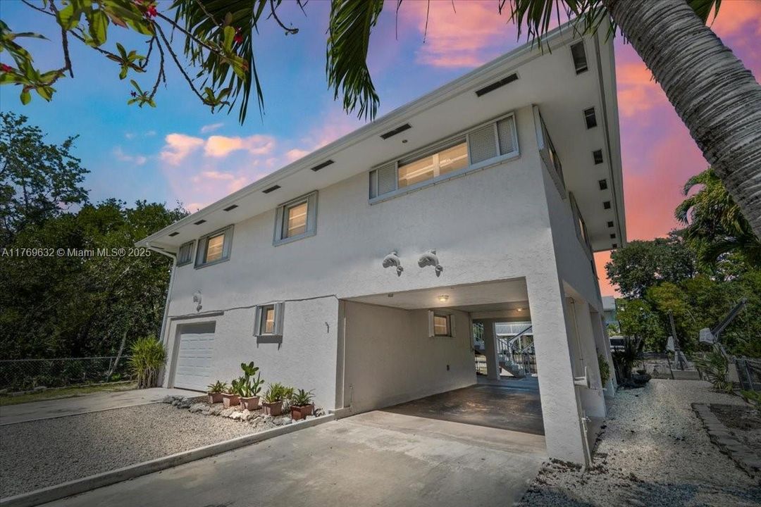 For Sale: $1,099,000 (3 beds, 3 baths, 1344 Square Feet)