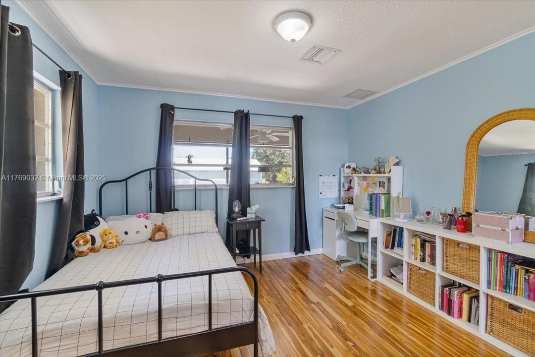 For Sale: $1,099,000 (3 beds, 3 baths, 1344 Square Feet)