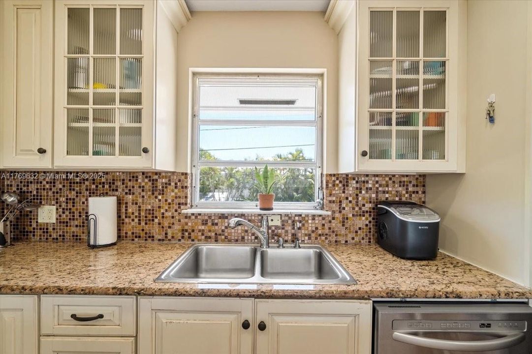 For Sale: $1,099,000 (3 beds, 3 baths, 1344 Square Feet)