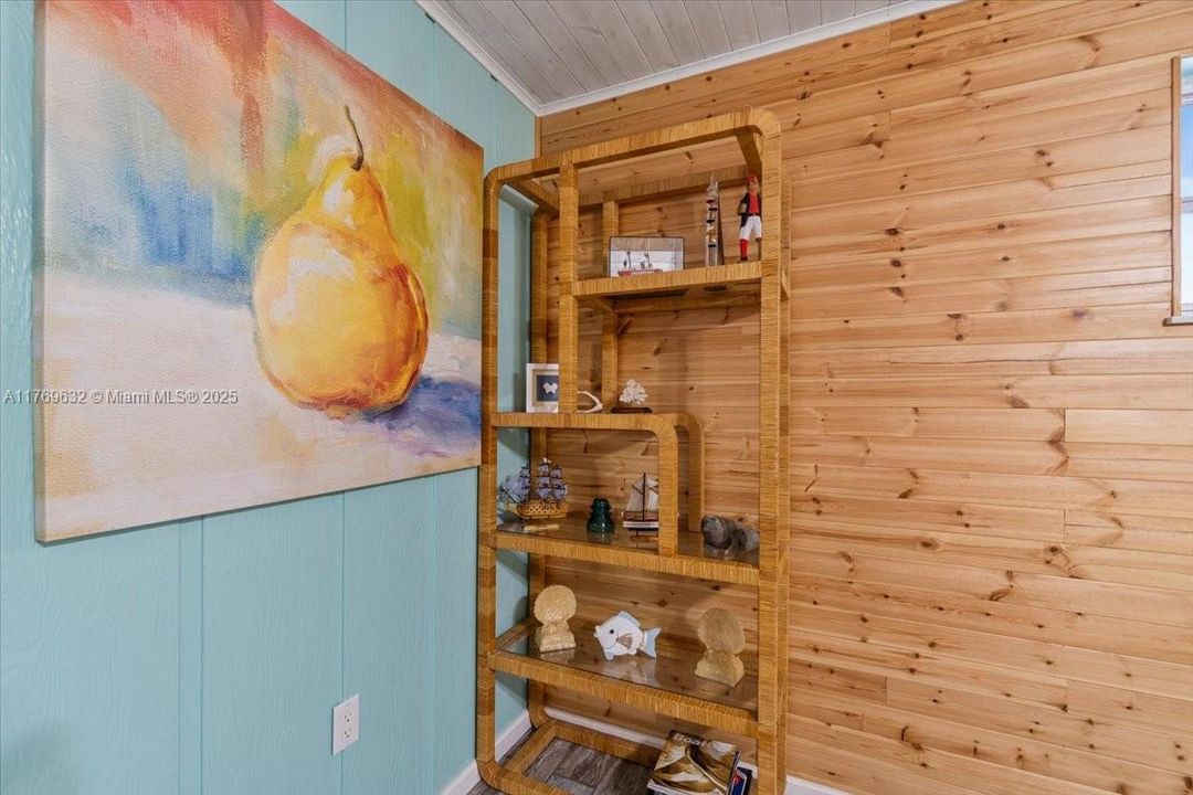 For Sale: $1,099,000 (3 beds, 3 baths, 1344 Square Feet)