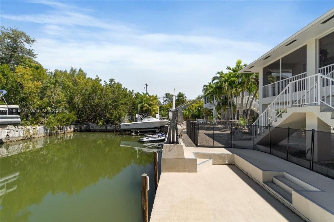 For Sale: $1,099,000 (3 beds, 3 baths, 1344 Square Feet)