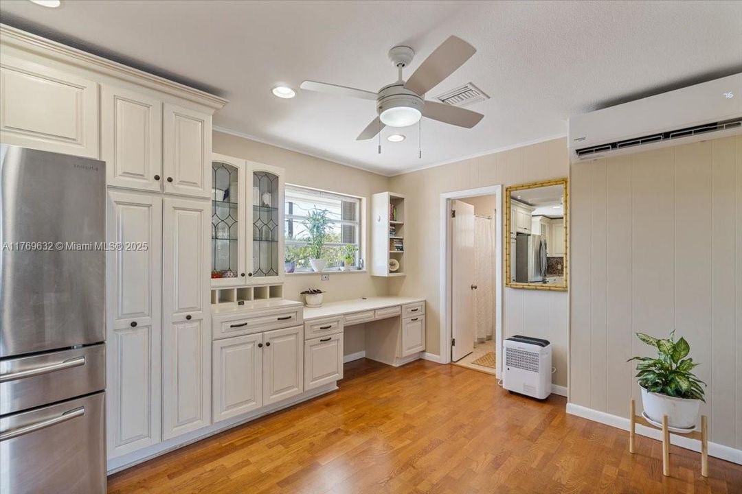 For Sale: $1,099,000 (3 beds, 3 baths, 1344 Square Feet)