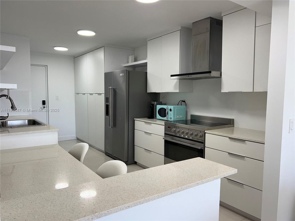 Recently Rented: $7,000 (2 beds, 2 baths, 1670 Square Feet)