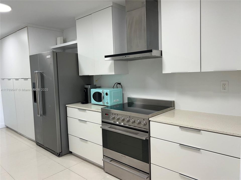 Recently Rented: $7,000 (2 beds, 2 baths, 1670 Square Feet)