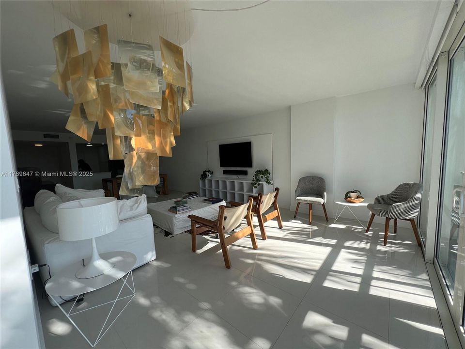 Recently Rented: $7,000 (2 beds, 2 baths, 1670 Square Feet)