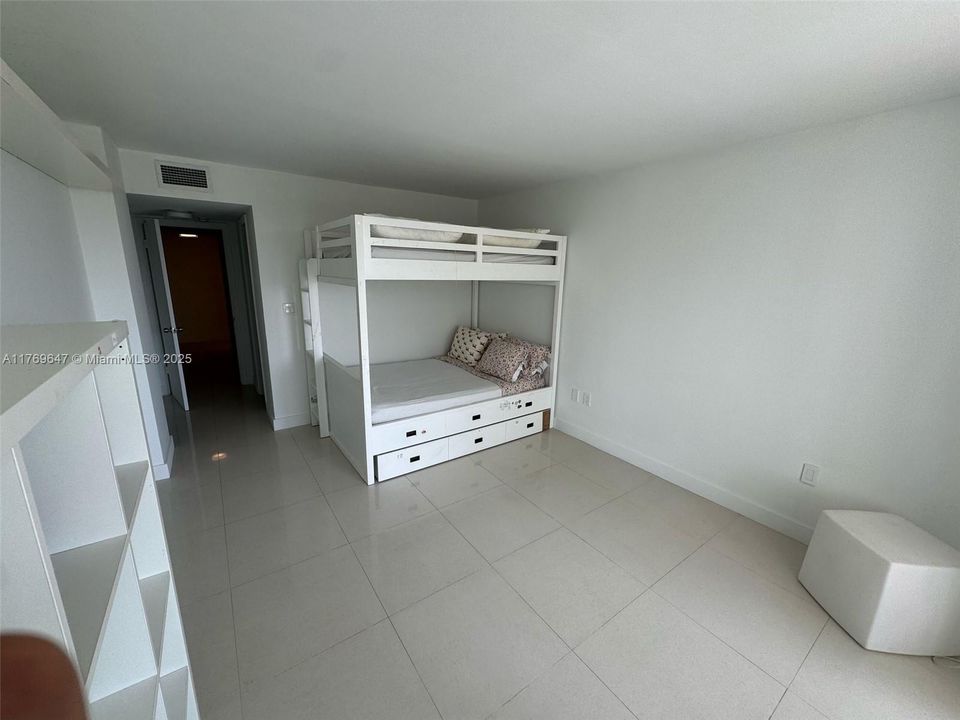 Recently Rented: $7,000 (2 beds, 2 baths, 1670 Square Feet)