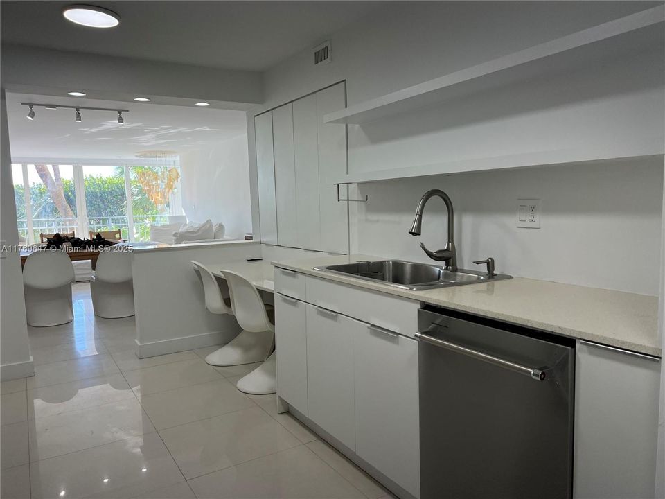 Recently Rented: $7,000 (2 beds, 2 baths, 1670 Square Feet)