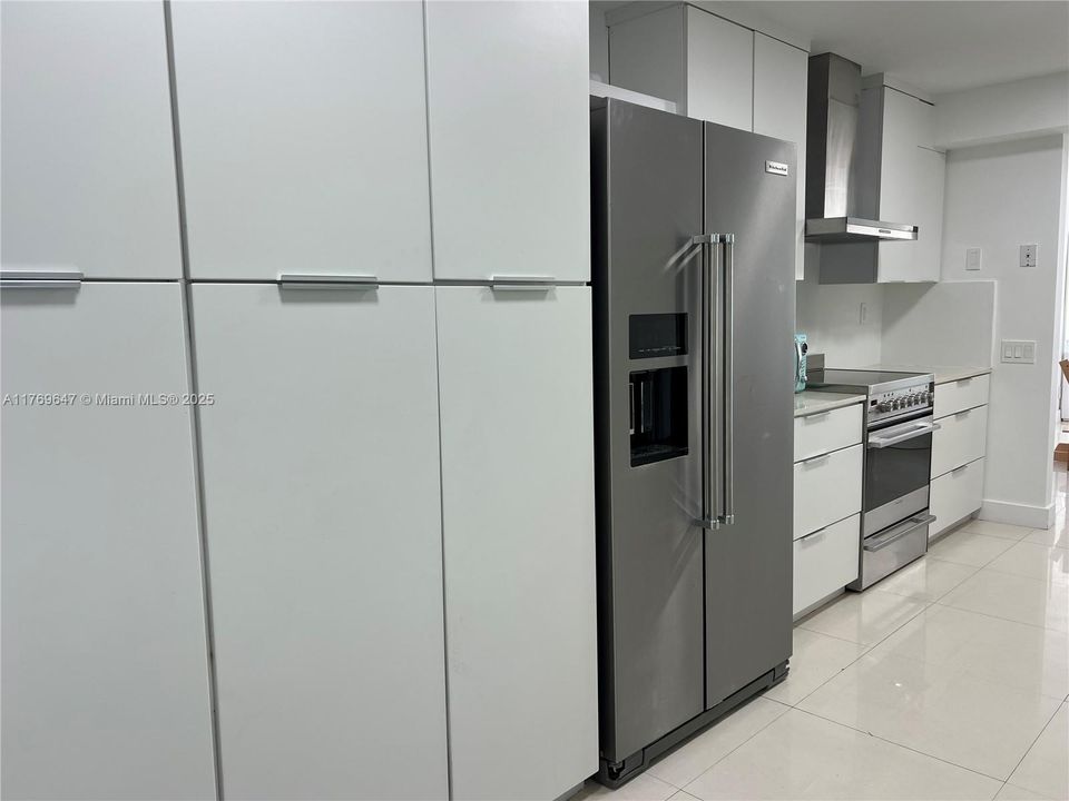 Recently Rented: $7,000 (2 beds, 2 baths, 1670 Square Feet)