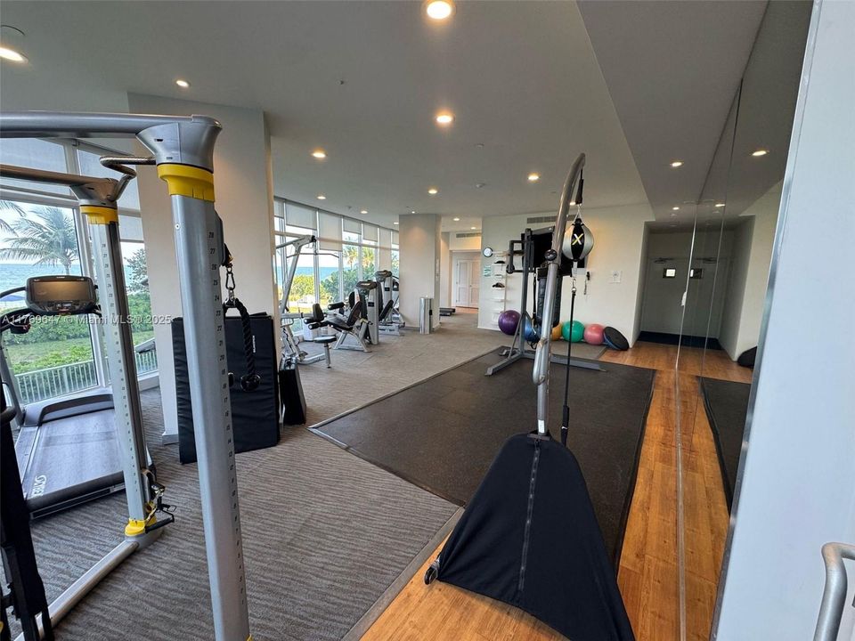 Recently Rented: $7,000 (2 beds, 2 baths, 1670 Square Feet)